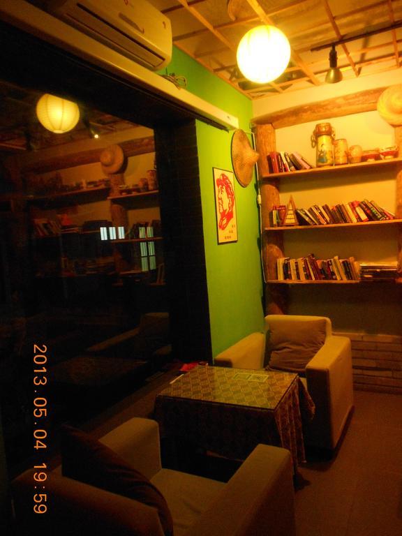 Yangshuo Travellers Land Youth Hostel Exterior photo
