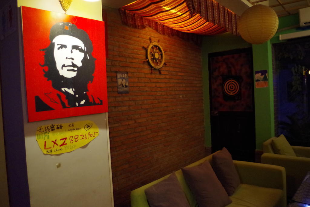 Yangshuo Travellers Land Youth Hostel Exterior photo