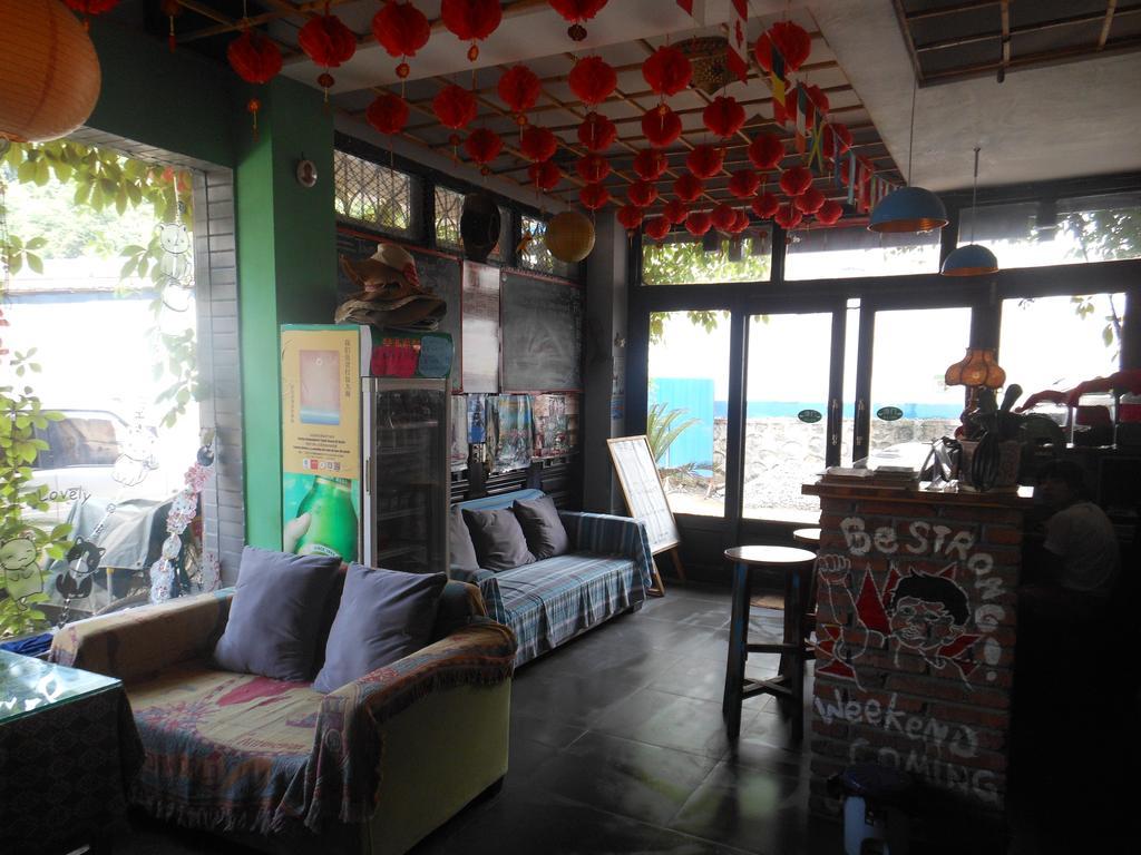Yangshuo Travellers Land Youth Hostel Exterior photo