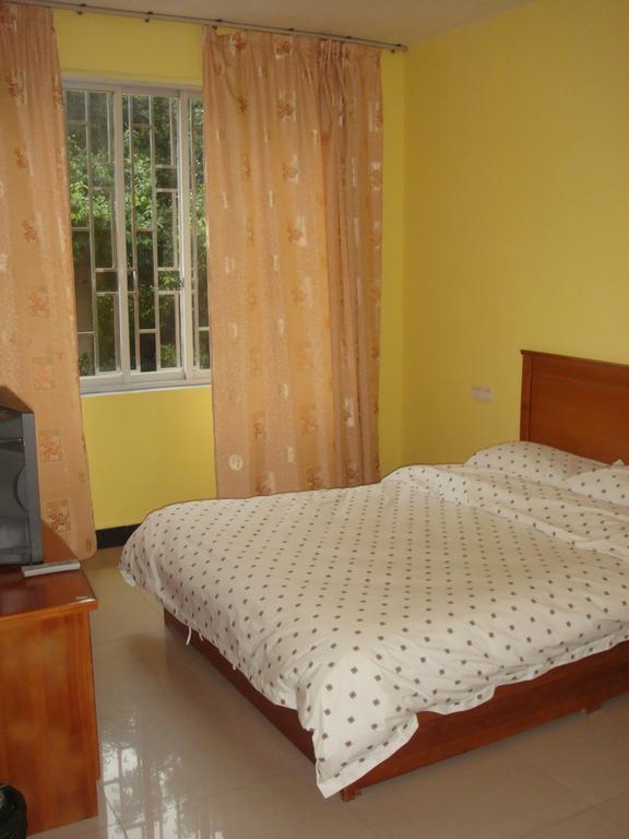 Yangshuo Travellers Land Youth Hostel Exterior photo